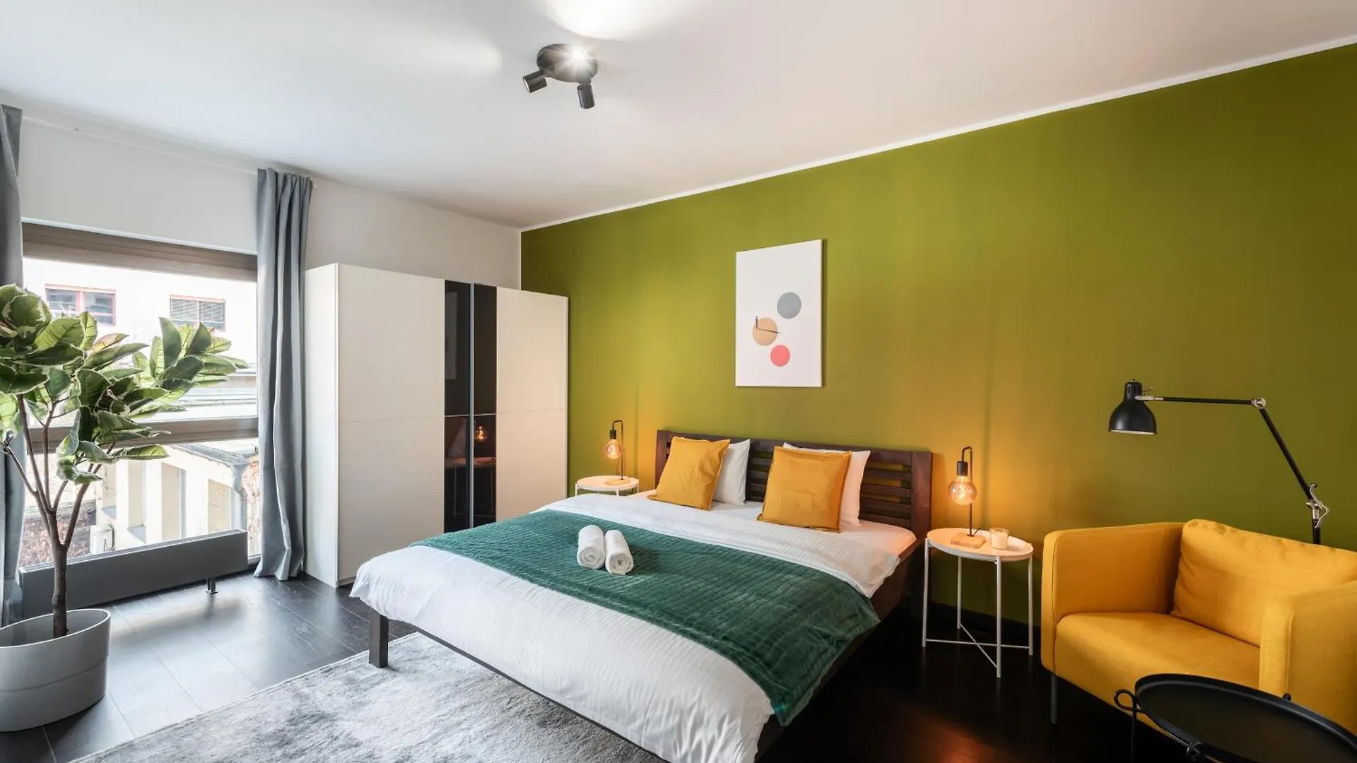 Spacious Apartments Near Karlin Square براغ
