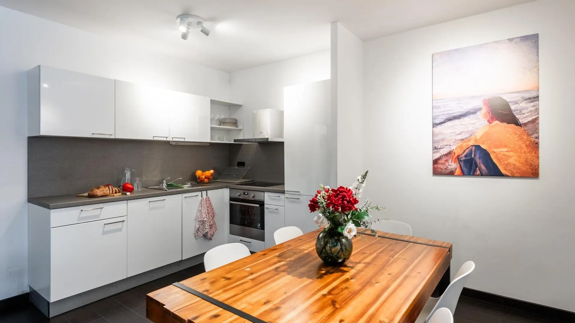 Spacious Apartments Near Karlin Square Praga Czechy