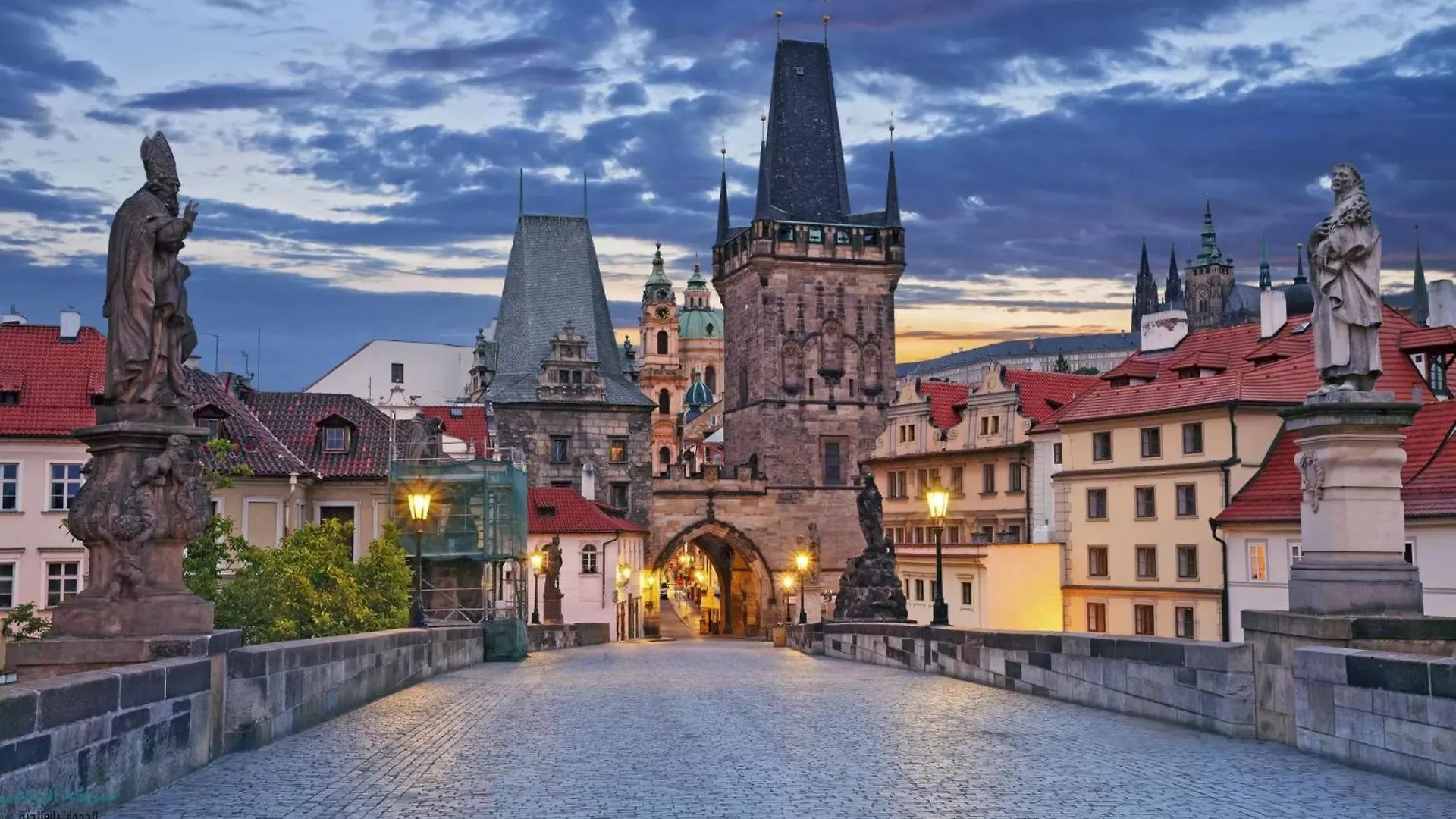 Spacious Apartments Near Karlin Square Praga