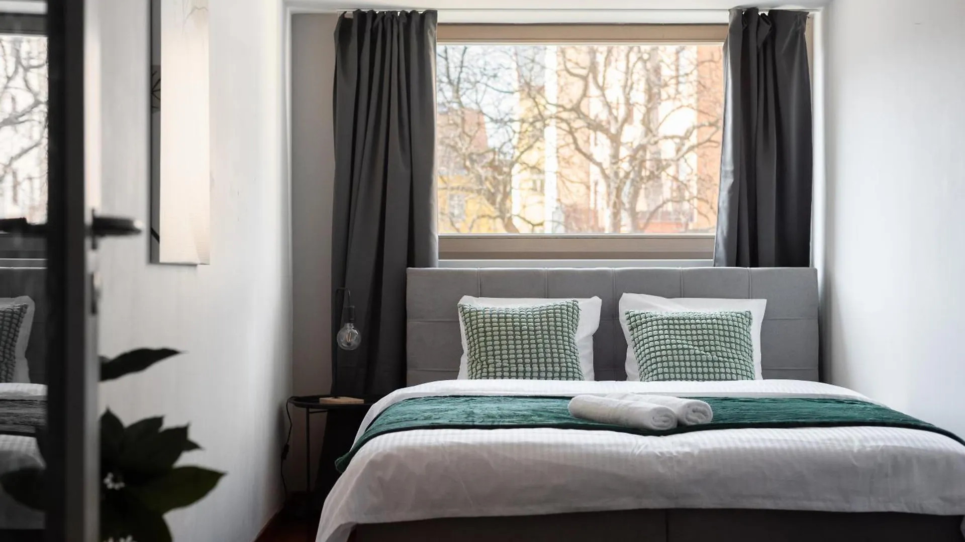 Spacious Apartments Near Karlin Square Praga Czechy