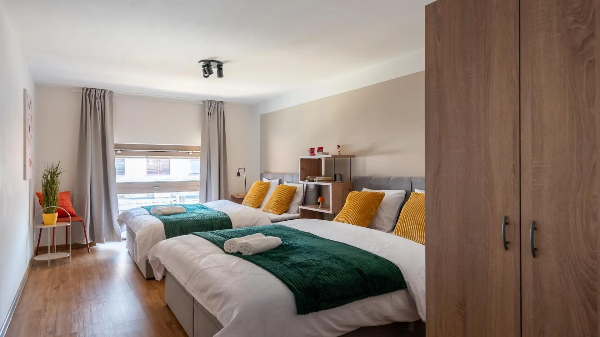 Spacious Apartments Near Karlin Square Praha