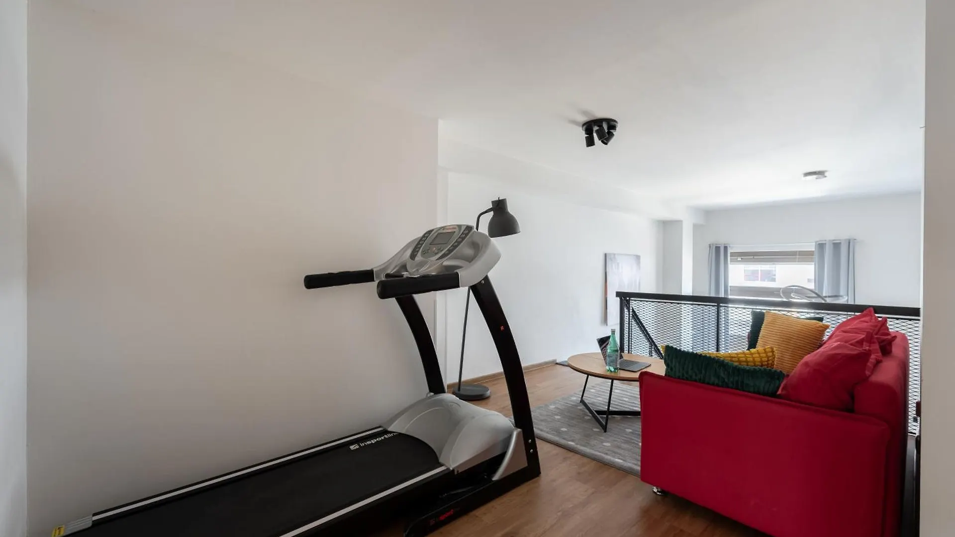 Spacious Apartments Near Karlin Square Praga