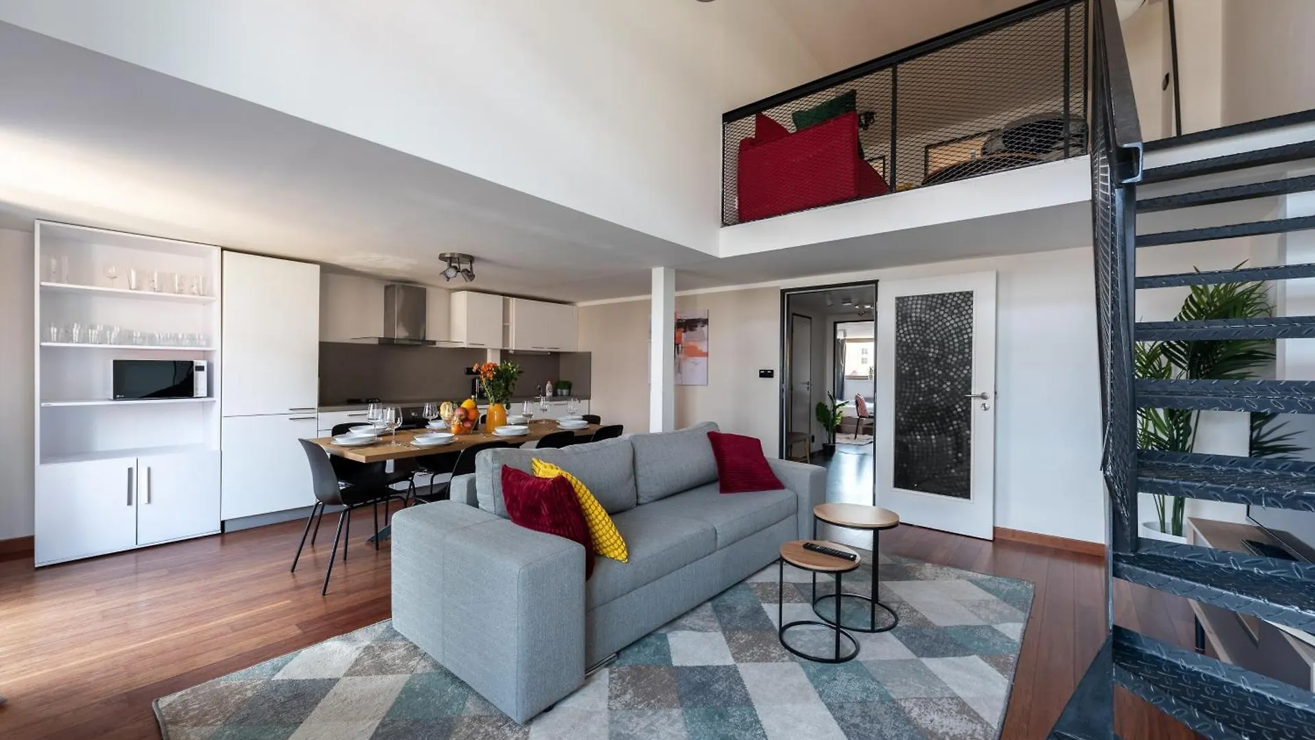 Spacious Apartments Near Karlin Square Praga Czechy