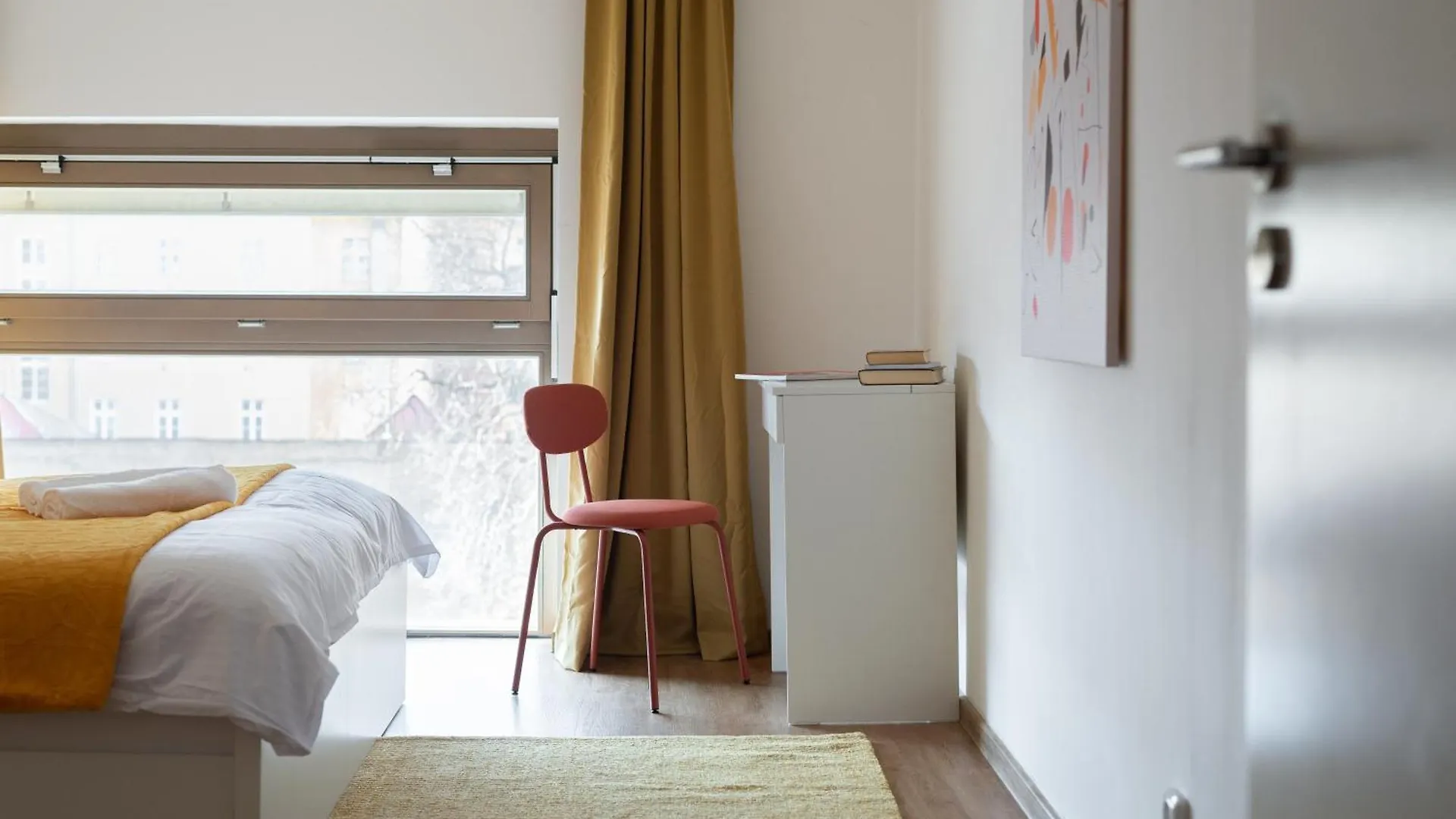 Spacious Apartments Near Karlin Square Praga 0*,  Czechy