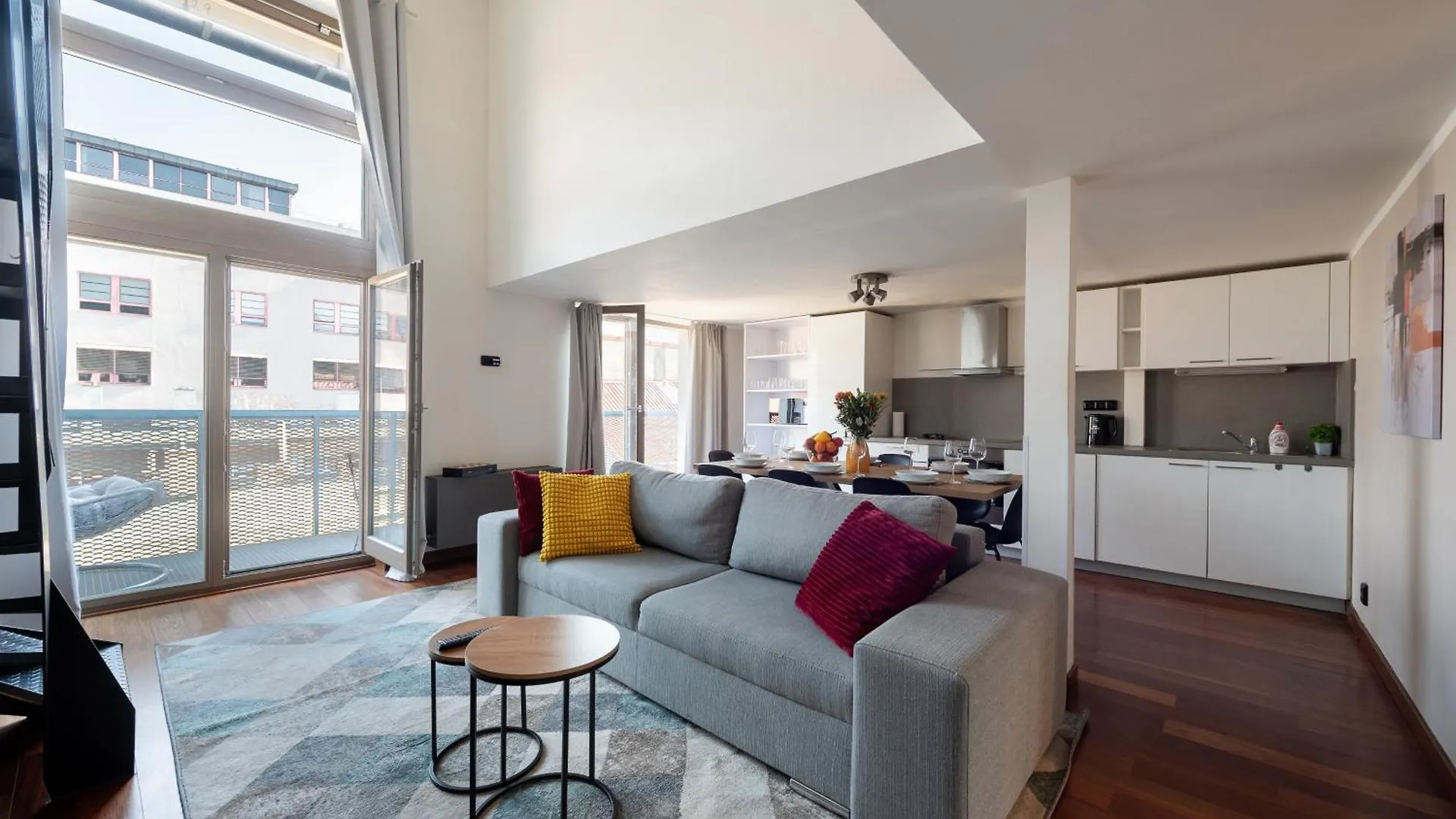 Spacious Apartments Near Karlin Square Praga Czechy