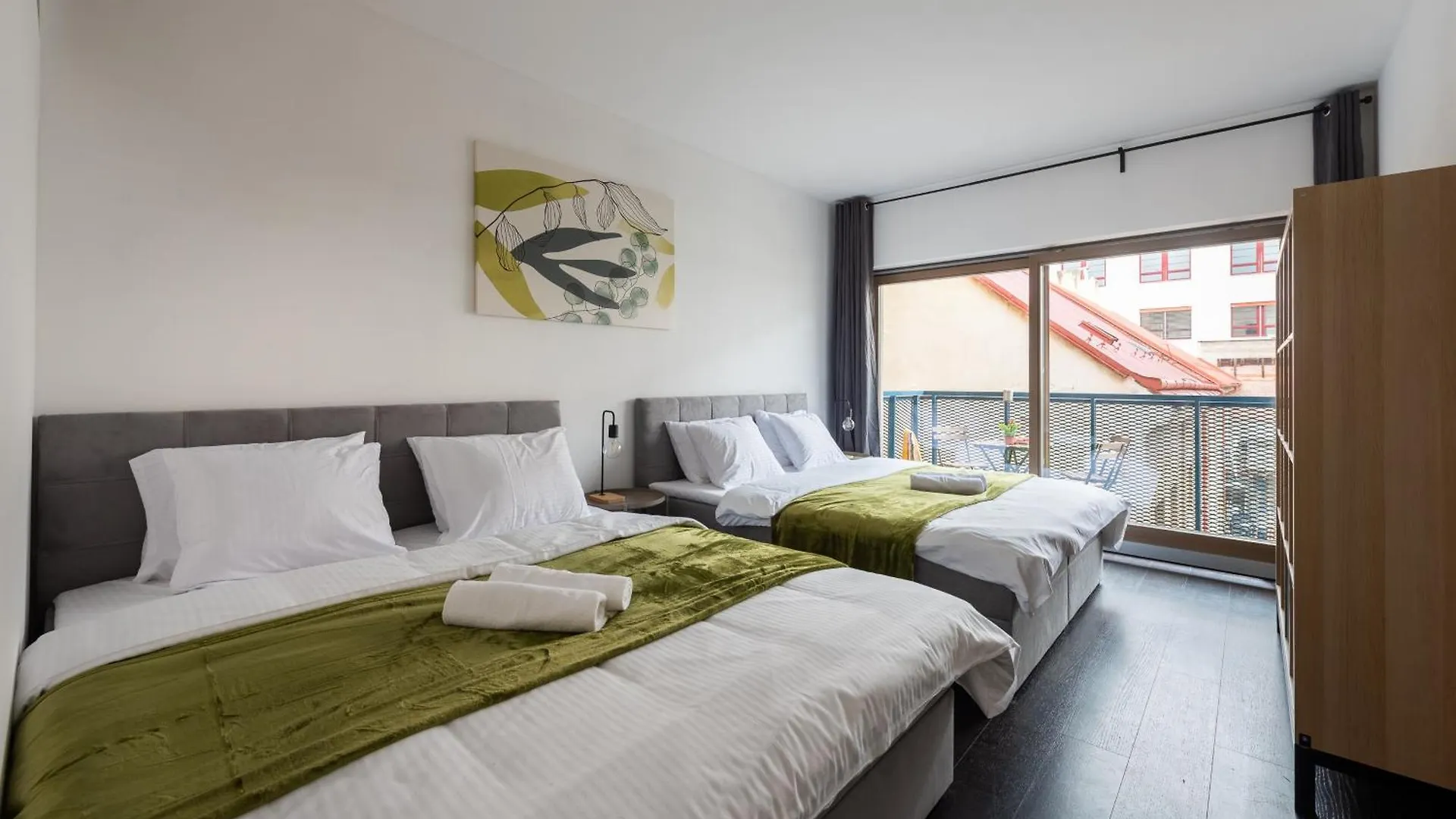 Spacious Apartments Near Karlin Square Praga Czechy