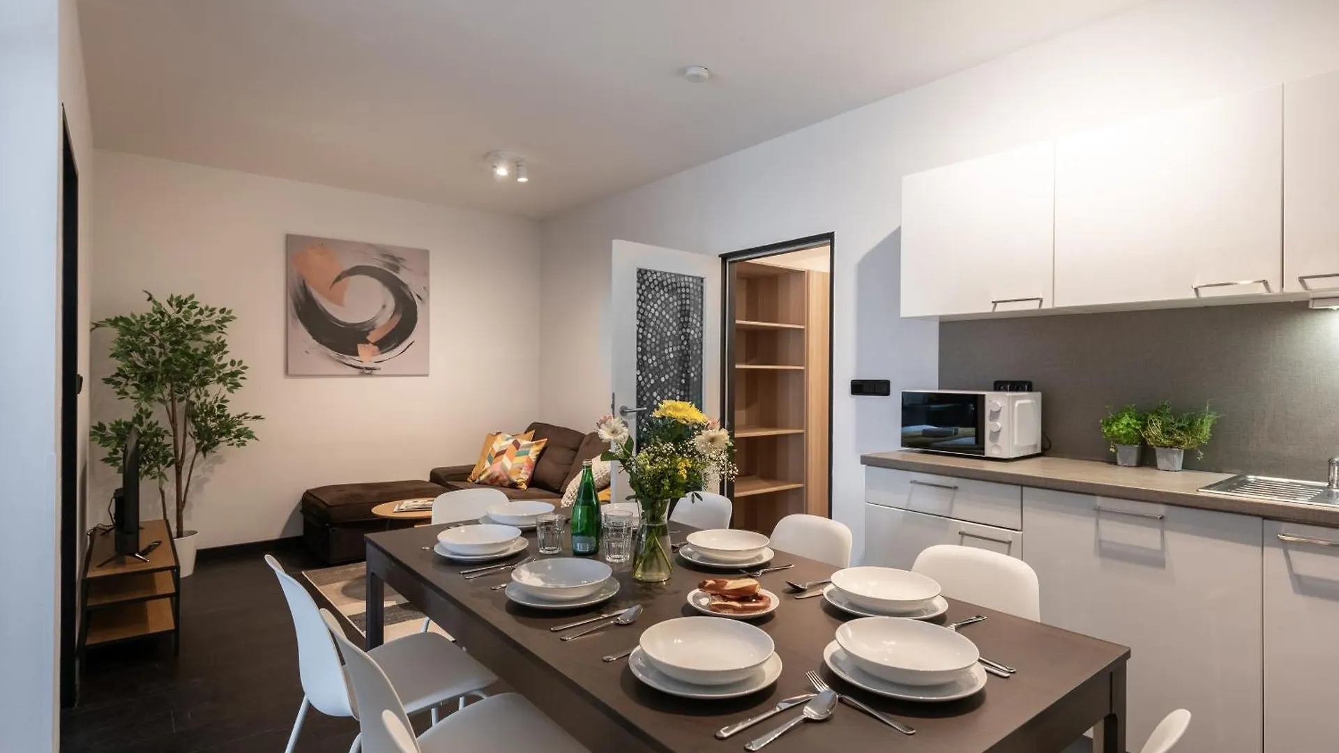 Spacious Apartments Near Karlin Square Praga 0*,  Czechy