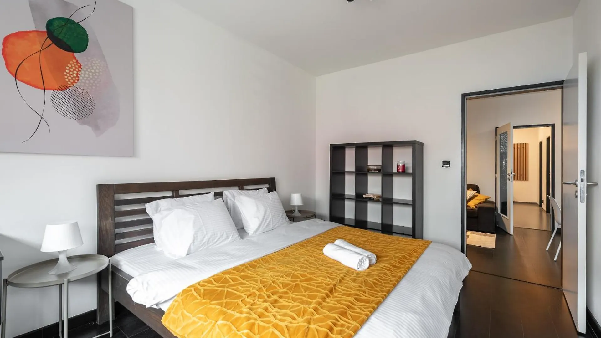 Spacious Apartments Near Karlin Square Praga Czechy