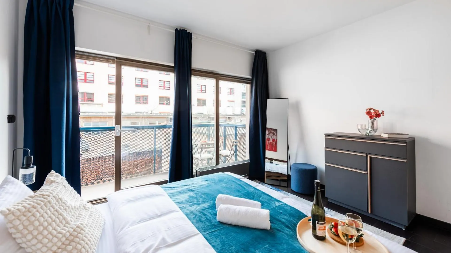 Spacious Apartments Near Karlin Square Prag Tschechische Republik
