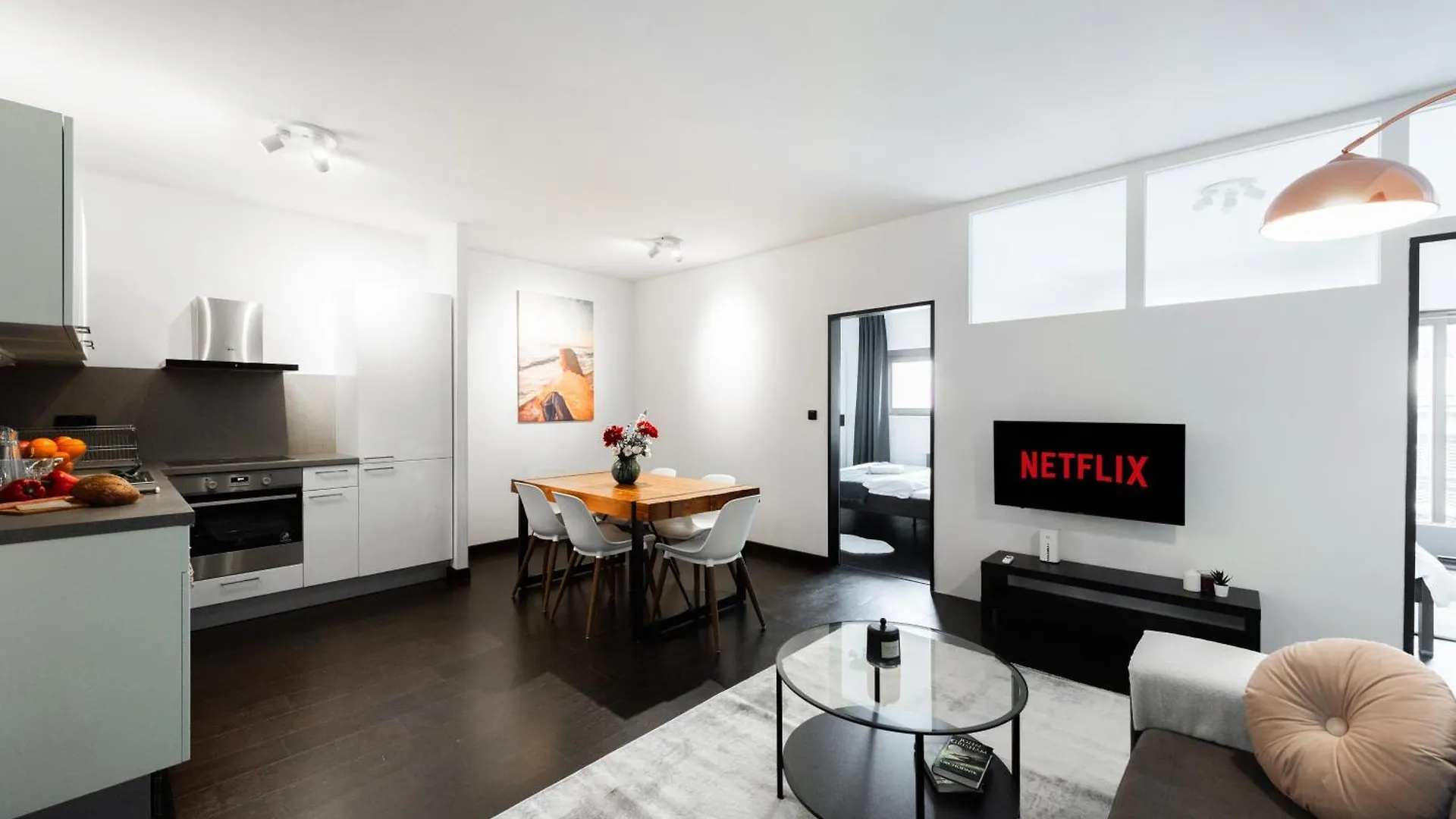 Spacious Apartments Near Karlin Square Prag