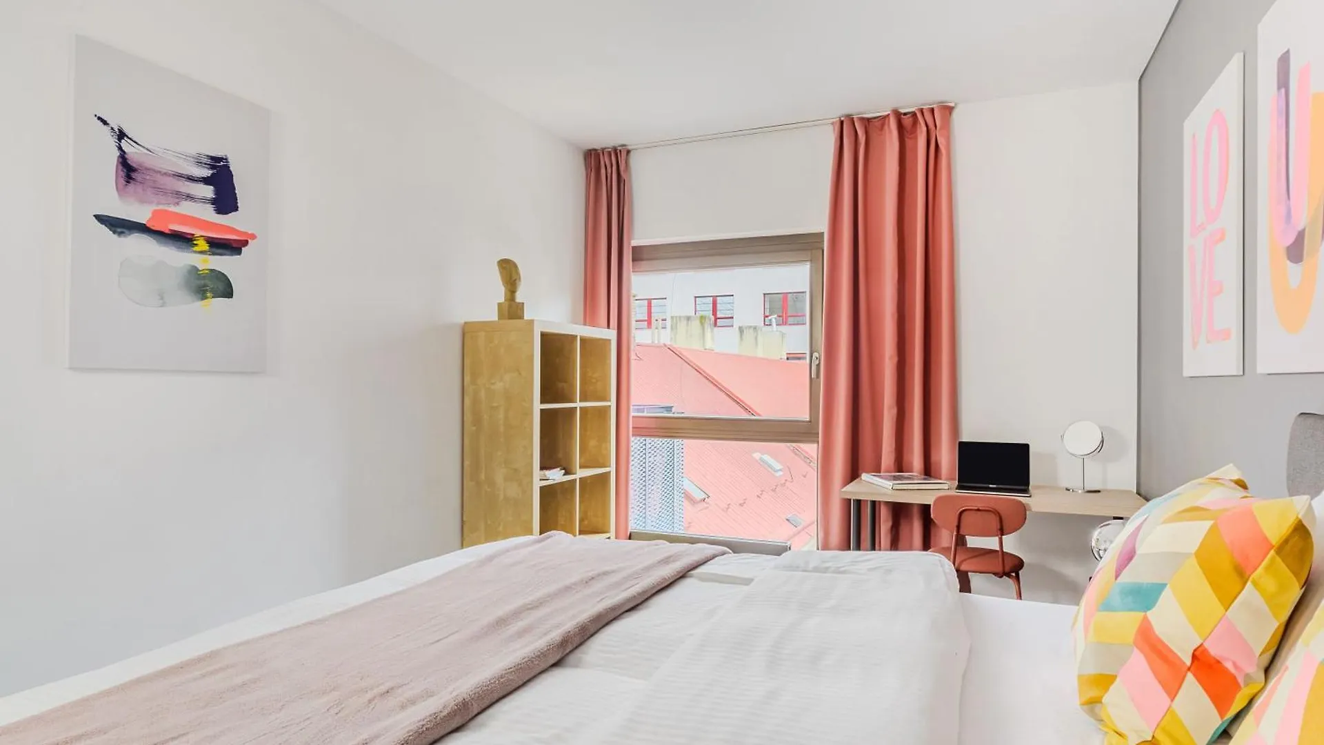 Spacious Apartments Near Karlin Square Prag 0*,